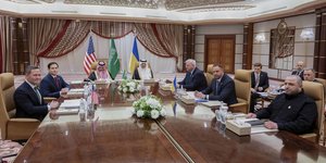 Διαπραγματευσεις αντιπροσωπειών ΗΠΑ και Ουκρανίας