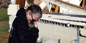 Θρήνος για τις απώλειες από τους φονικούς ανεμοστρόβιλους στις ΗΠΑ