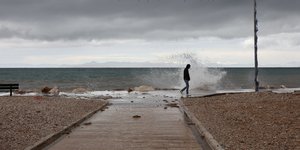 Καιρός: Βροχές και καταιγίδες την Παρασκευή σχεδόν σε όλη τη χώρα -Που θα χιονίσει, πώς θα κυλήσει το Σαββατοκύριακο