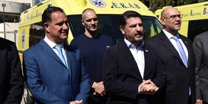 Χαρδαλιάς: Αναβάθμιση υπηρεσιών υγείας στην Αττική -Παραδίδονται 52 ασθενοφόρα και 8 κινητές μονάδες