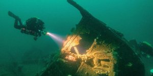 Ο βρετανός δύτης Ντομ Ρόμπινσον αγόρασε το ναυάγιο του πλοίου SS Almond Branch / DOM ROBINSON