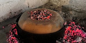 γάστρα θράκα φωτιά αναμμένα κάρβουνα