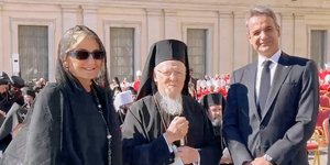 O Πατριάρχης Βαρθολομαίος με την Μαρέβα Γκραμπόφσκι και τον Κυριάκο Μητσοτάκη