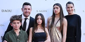 Η Αντριάνα Λίμα σε εμφάνιση με την οικογένειά της