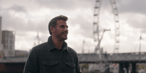 Ακης Πετρετζίκης: «Στο σπίτι μαγειρεύει κυρίως η γυναίκα μου» 