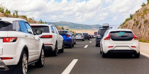 Κίνηση οχημάτων σε αυτοκινητόδρομο της Ιταλίας 