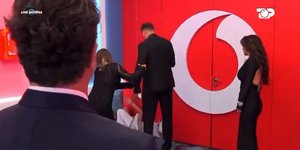 Tραγουδιστής χτύπησε διαγωνιζόμενο στο αλβανικό Big Brother