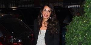 Το τζιν που προτιμά η Αμάλ Κλούνεϊ είναι το πιο κομψό της σεζόν -Άνετο και ευκολοφόρετο