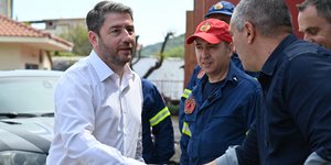 Ο Νίκος Ανδρουλάκης στο Πυροσβεστικό κλιμάκιο Σταυρού Θεσσαλονίκης