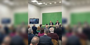 ΠΑΣΟΚ: Σύσκεψη με τους νέους τομεάρχες παρουσία Ανδρουλάκη -Το αστείο στιγμιότυπο με τις οδηγίες Σκουντή