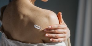 Τελικά, λήγουν τα αντηλιακά; Και τι συμβαίνει αν χρησιμοποιήσετε περσινό προϊόν;