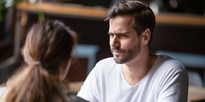 Προβληματισμένος άντρας