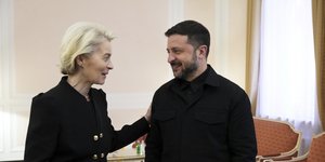 Η Ούρσουλα φον ντερ Λάιεν και ο Βολοντίμιρ Ζελένσκι