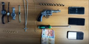 ευρήματα από τις οικίες των μελών