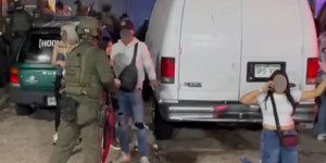  Περισσότεροι από 100 παράτυποι μετανάστες συνελήφθησαν σε αστυνομική επιχείρηση σε νυχτερινό κέντρο