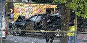 Το μαύρο SUV που έπεσε πάνω στο πλήθος