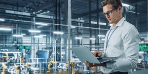 Προγραμματιστής σε γραμμή παραγωγής αυτοκινήτων 