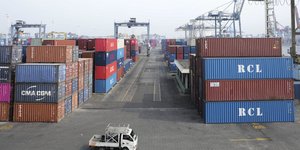 λιμανι κοντεινερ