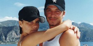 Η Βικτόρια και ο Ντέιβιντ Μπέκαμ αγκαλιά