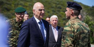 Πάσχα για τον Νίκο Δένδια σε μονάδες στη Λέσβο