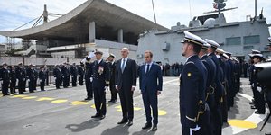 Ο υπουργός Εθνικής Άμυνας, Νίκος Δένδιας με τον Γάλλο ομόλογό του Λεκορνί, πάνω σε γαλλική φρεγάτα στον Πειραιά