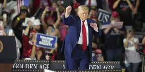 Ο πρόεδρος των ΗΠΑ Ντόναλντ Τραμπ στην ομιλία του στο Μίσιγκαν