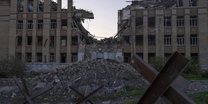 Βομβαρδισμένο κτίριο στο Ντόνετσκ