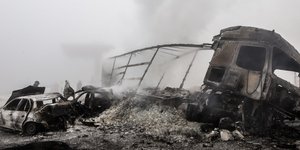 Τραγωδία στα διόδια Πολυμύλου: Οι πρώτες στιγμές μετά το σοκαριστικό τροχαίο -Απόκοσμο σκηνικό μέσα στην ομίχλη