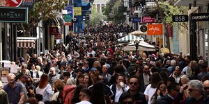 Το αδιαχώρητο στην Ερμού την Κυριακή των Βαΐων