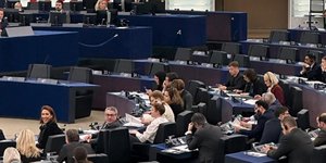 Ευρωβουλή: Με ευρεία πλειοψηφία 72% εγκρίθηκαν τα τρία νομοθετήματα του Δημήτρη Τσιόδρα, για τα χημικά