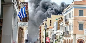 Καπνοί στην Πάτρα μετά από φωτιά
