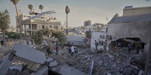 Το νοσοκομείο Αλ-Αχλί στην πόλη της Γάζας βομβαρδισμένο