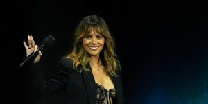 Η Χάλι Μπέρι στα μαύρα