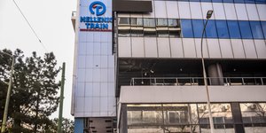 Ζημιές από την έκρηξη βόμβας στα γραφεία της Hellenic Train