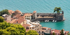 καστρο θαλασσα 