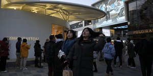 κινεζες στα μαγαζια