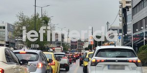 Απέραντο πάρκινγκ έχει γίνει η Λεωφόρος Μεσογείων