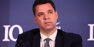 Θανάσης Κοντογεωργης μαυρο σακακι