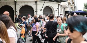 κοσμος πεζοδρομιο 