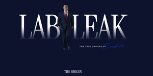 Η φωτογραφία του Τραμπ και η λέξη «Lab leak», δηλαδή «διαρροή από το εργαστήριο», στην ειδική σελίδα του Λευκού Οίκου για την Covid-19