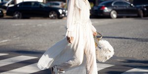 Τα 3 λευκά φορέματα από τα Zara για γυναίκες άνω των 50 -Θα τα φοράτε ξανά και ξανά μέχρι και το καλοκαίρι