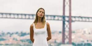 5 φορέματα από τα Zara για να είσαι καλοντυμένη όλη μέρα με μία μόνο κίνηση