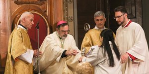 Στιγμιότυπο από τη θεία λειτουργία υπέρ αναπαύσεως της ψυχής του Πάπα Φραγκίσκου στην Αθήνα