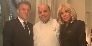 Το ζεύγος Μακρόν από το ελληνικό εστιατόριο στο Παρίσι