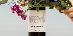 Μαντινεία Σκούρας