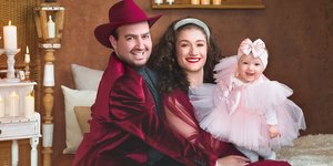 Ο Μαυρίκιος Μαυρικίου με την σύζυγό του Ιλάειρα Ζήση και την κόρη τους 