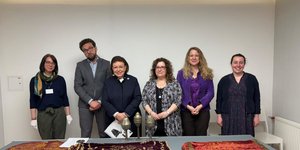 Η Λίνα Μενδώνη με τον  Dr Michal Trębacz, την Πρέσβη της Ελλάδας στην Πολωνία Νίκη Καμπά και την διευθύντρια του Εβραϊκού Μουσείου Ελλάδας Ζανέτ Μπεττίνου  