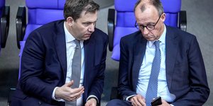 Λαρς Κλίνγκμπαϊλ και Φρίντριχ Μερτς, οι ηγέτες SPD και CDU της Γερμανίας