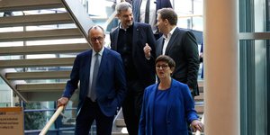 Οι επικεφαλής CDU/CSU Μερτς και Μάρκους Ζέντερ με τους συμπροέδρους του SPD, Κλίνγκμπαϊλ και Έσκεν