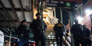 Αστυνομικοί στο μετρό της Νέας Υόρκης